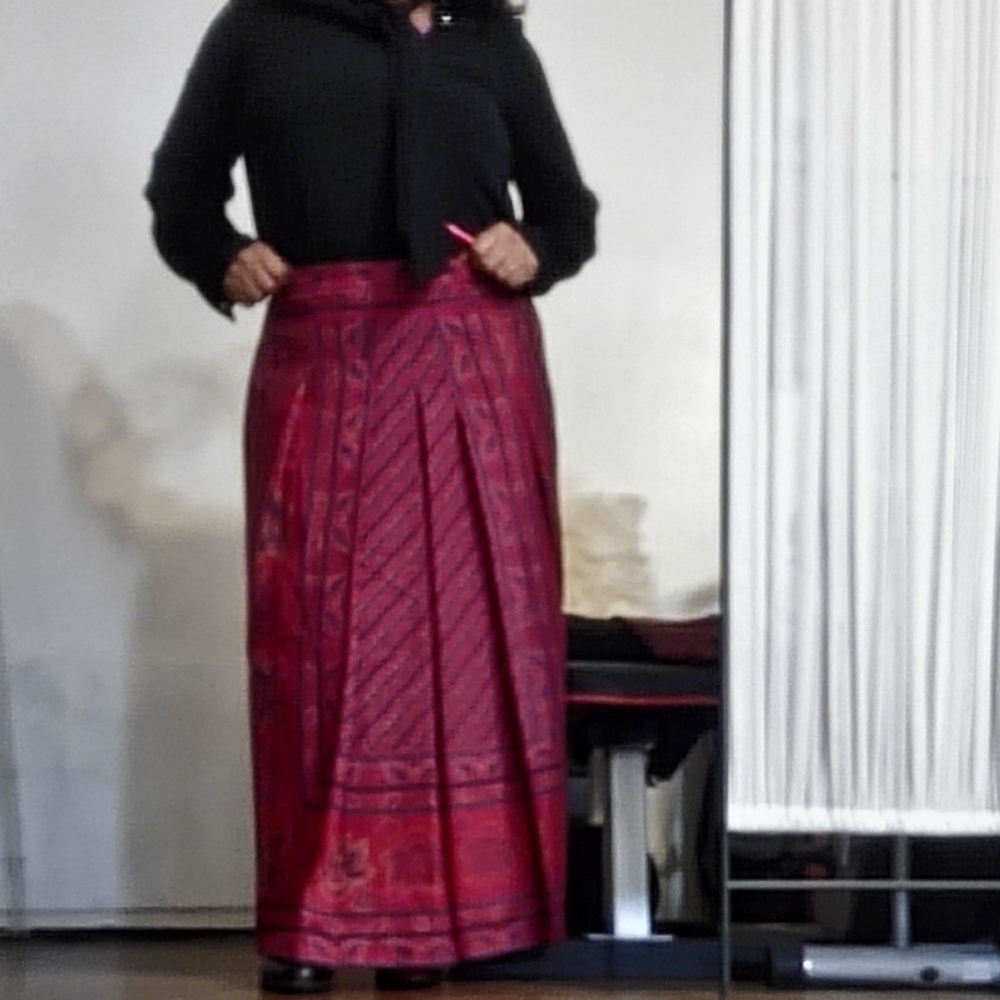 RED LONG SKIRT M/L - Picture 10 of 17